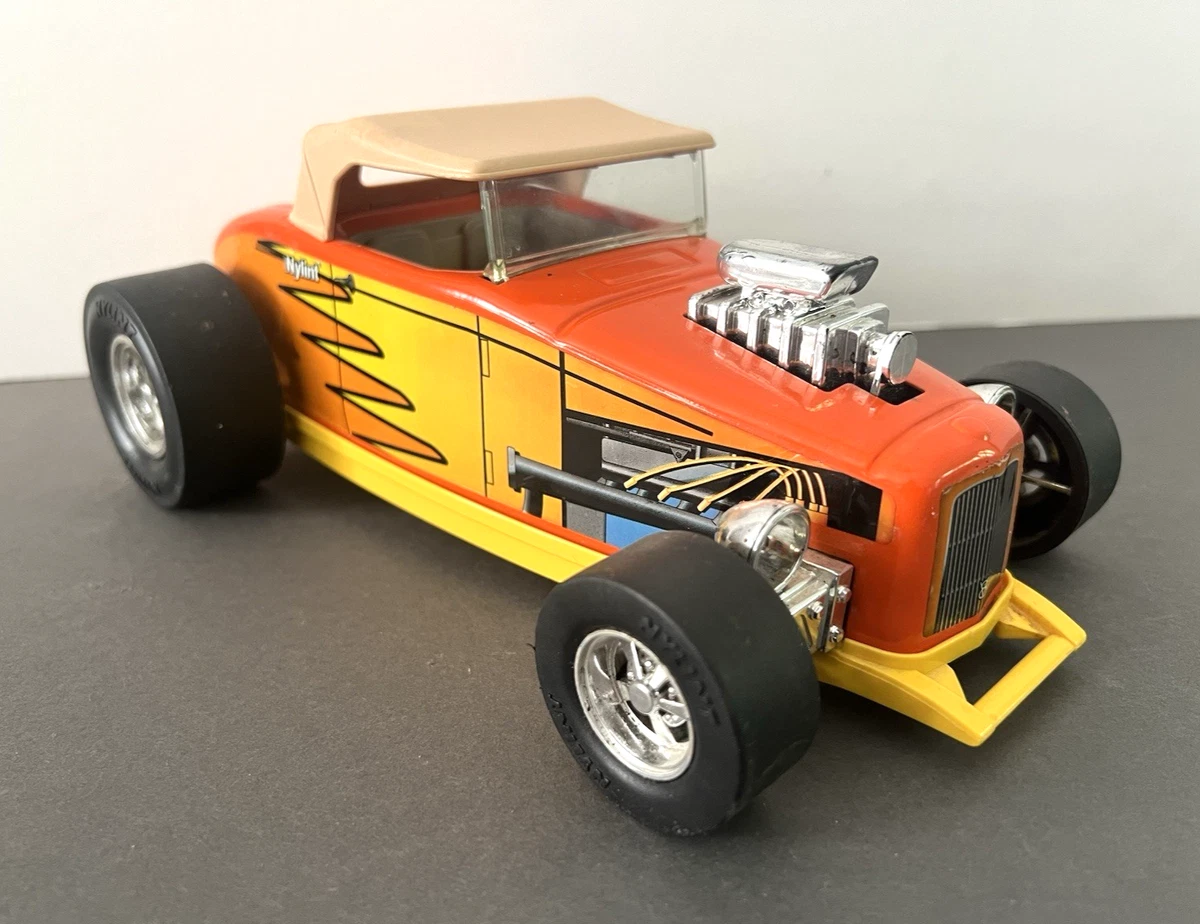 Ford 1:18 1932 Vehicle Year Vintage Manufacture Diecast Cars