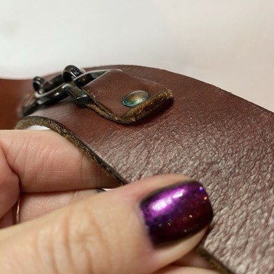 Vintage Wide Leather Belt with Brass Buckle & Chain Detail  display picture 3