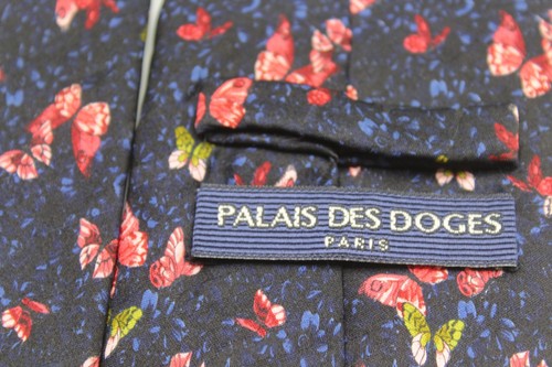3081 )  PALAIS DES DOGES PARIS  MEN'S  TIE  100% SILK  MADE IN  ITALY