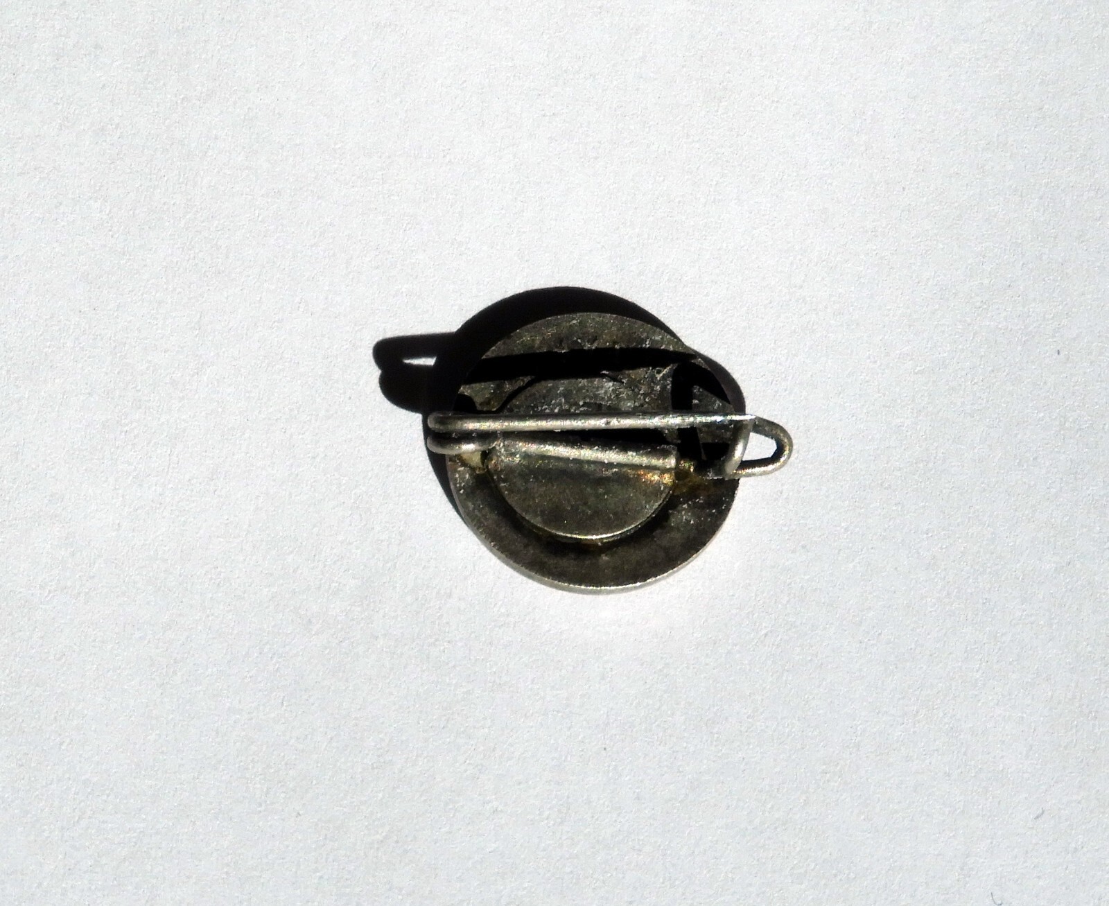 PIN'S PINS ARTHUS BERTRAND SOUS MARIN NUCLAIRE D'ATTAQUE AMETHYSTE