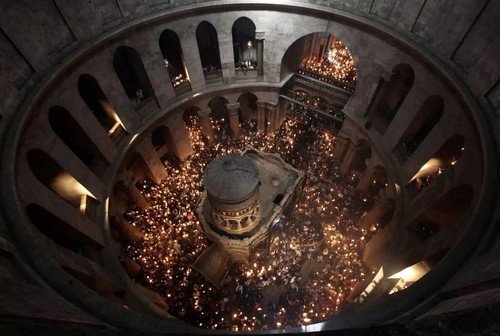 33 velas de cera de abejas encendidas de la Iglesia del Santo Fuego del Santo Sepulcro 2025 - Imagen 7 de 7