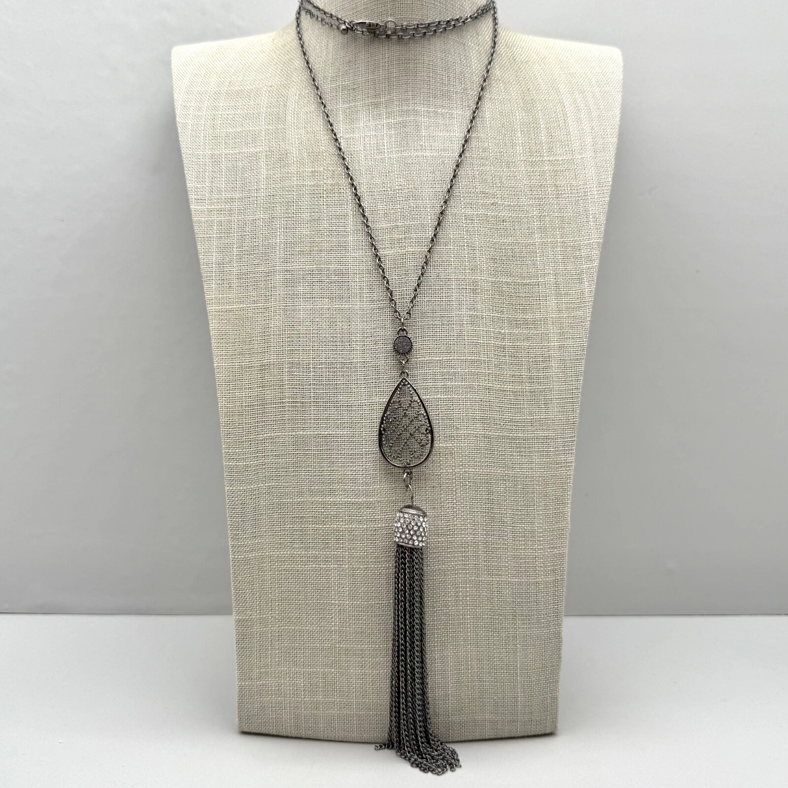 VETEMENTS Collana donna nera canna di fucile catena nappa ciondolo accenti strass 48 pollici