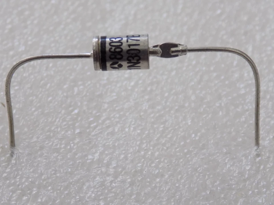 3x Thomson CSF 1N3017B Si Zener Diodo Regulador de Voltaje No Direccional 7.5V 1W  Foto 2 de 4