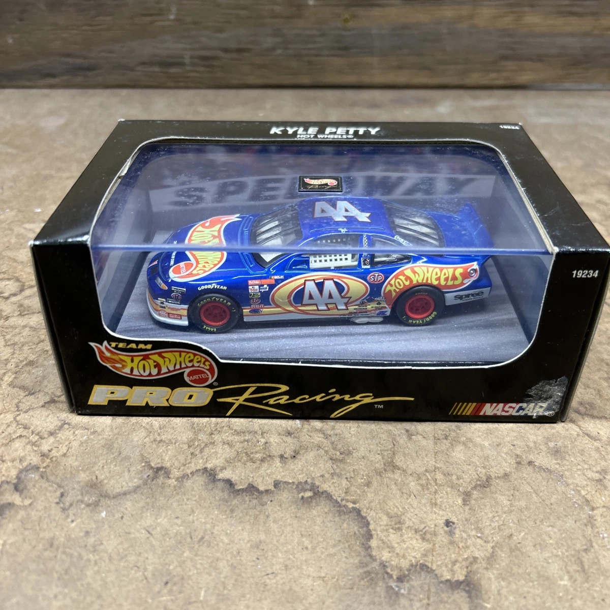 Hot Wheels Diecast Racing Cars Kyle Petty 1997 Vehicle Year for