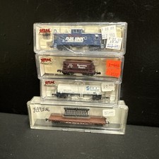 Atlas N Scale Train Cars Vintage Lot of 4 Mixed Toy Railroad