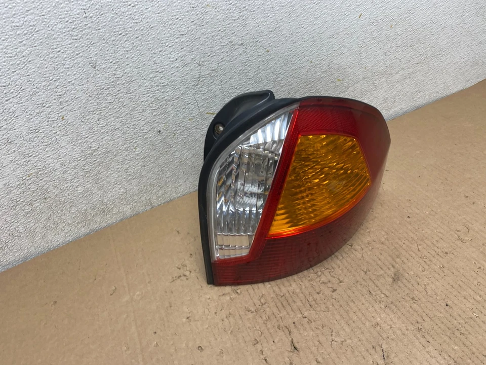 Luz trasera lateral derecha Hyundai Santa Fe 2001 2002 2003 2004 pasajero P9532 DW Foto 3 de 4