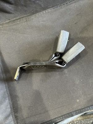 01-11 Ford Crown Victoria Rear Seat Belt Buckle Receiver 6W7Z5460044