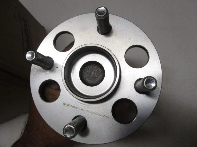 Cojinete de cubo de rueda trasera para Toyota Prius C 2006-2014 Yaris 2013 Scion iQ Foto 2 de 4