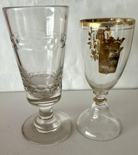 LOT 2 VERRES ANCIENS Cristal: 1 DECOR A L'OR FIN avec armoiries 1 cristal taillé