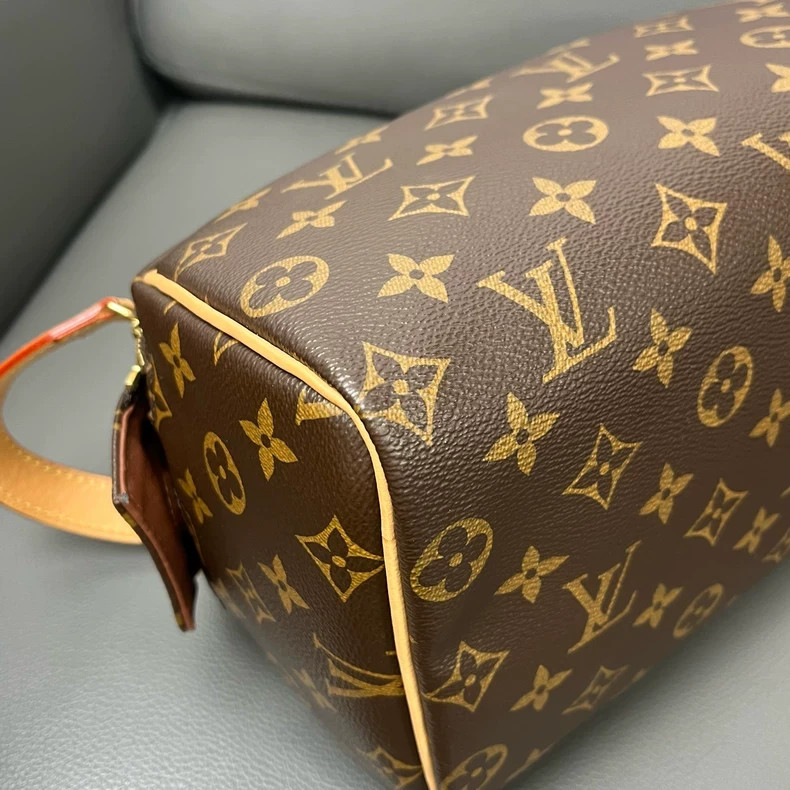 Louis Vuitton Dopp Kit Monogram Canvas Toiletry Pouch Brown