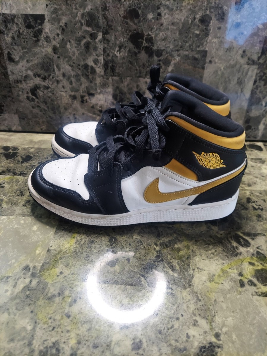 11 Cmft Low Black And Gold Low Top Jordans Black And Gold Jordan