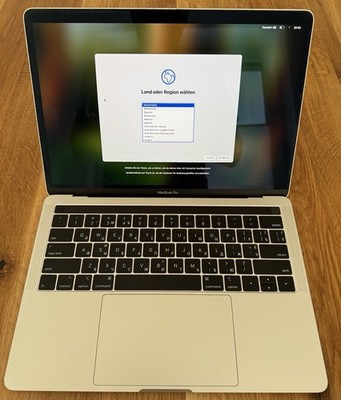 MacBook Pro 13  2018 Touch Bar Quad-Core i5 8GB 256GB SSD Space Grau / RU + UA