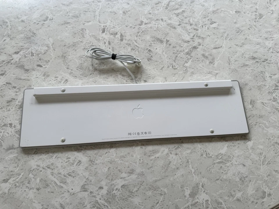 Apple Keyboard con tastierino numerico (USB) - Immagine 2 di 3