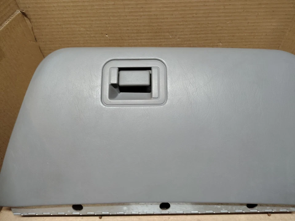 1999-04 F250 F350 Super Duty Glove Box Glovebox GRAY YC3X 2506044 - Image 2 of 4