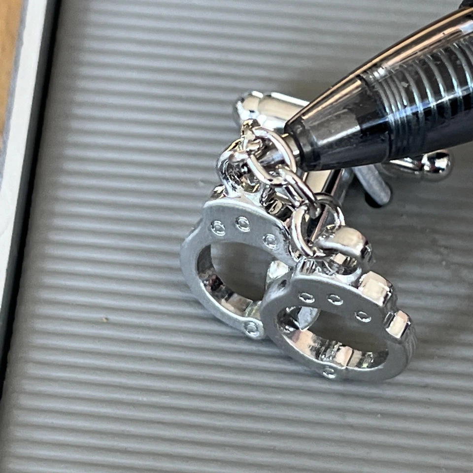 Unusual NEW KENNETH COLE Reaction - Pair Of Handcuffs - MENS Cufflinks In Box - Image 3 of 4