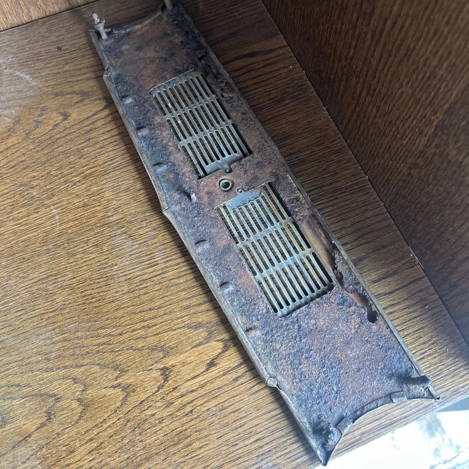 Chevy Special Deluxe 1942 moldura de tablero central/cubierta de rejilla de altavoz de radio Foto 3 de 4