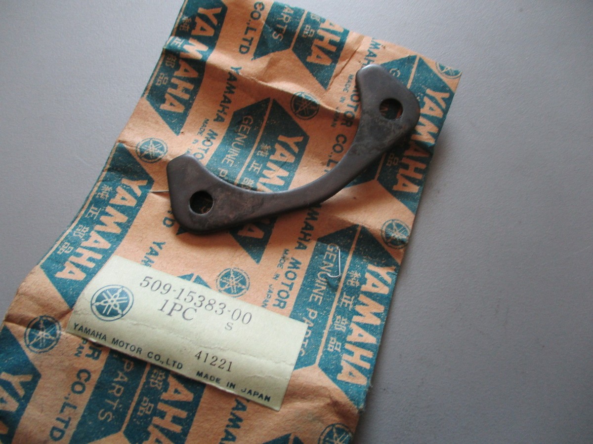 a NOS Yamaha OEM Gearbox Bearing Cover Plate DT250 DT400 YZ250 509