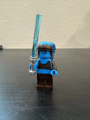 LEGO Star Wars Aayla Secura Minifigure Blue Lightsaber Pre-Owned