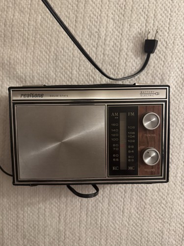 Realtone AM/FM Solid State AC/DC AFC Portable Radio w/ Headphone Jack LL19681