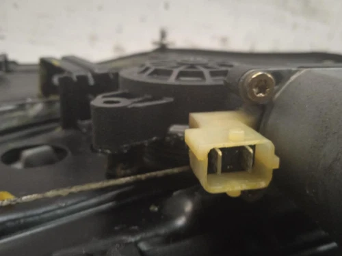 Elevalunas Trasero Derecho para VOLVO C70 CABRIOLET 2.4 T 2001 104097 - Imagen 3 de 10