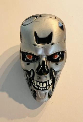 Terminator Genisys Limited Edition Endo Skull Blu-Ray Movie Gift Set Combo - Picture 3 of 4