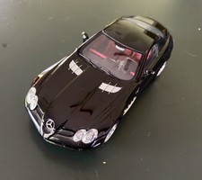 CMC Mercedes-Benz SLR McLaren 2003 1:18 Diecast black with  red interior