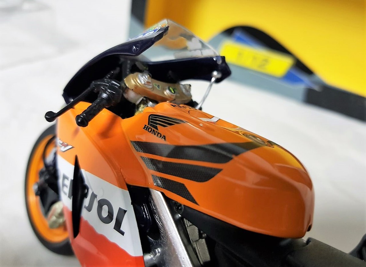 Modellino Moto Honda RC211V #26 In Scala 1:18 - Lega E Plastica, Colore Arancione, Per Collezionisti
