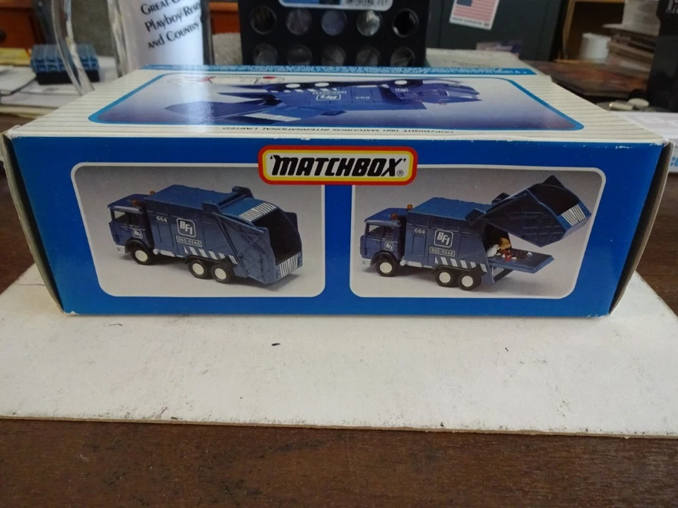 BFI MATCHBOX SUPERKING K-133 REAR LOAD GARBAGE TRUCK WITH BOX PLUS FREE SHIPPING - Image 3 of 4