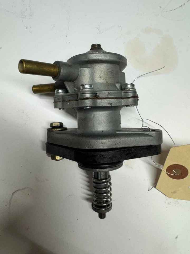 Топливный насос позднего стиля Porsche 356, 912 недавно восстановленный - Изображение 2 из 4