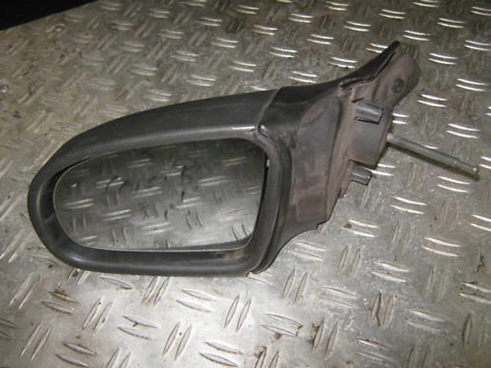 Opel Corsa B, Außenspiegel Links (innenverstellbar) - Bild 1 von 1