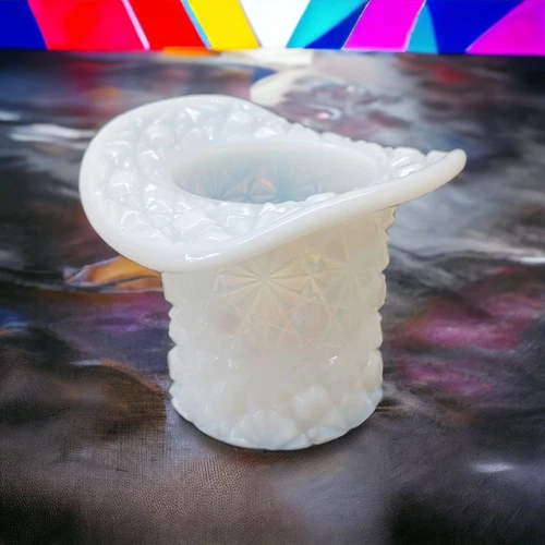 Vintage Fenton White Opalescent Milk Glass Large Buttons & Daisies Top Hat 2.5"