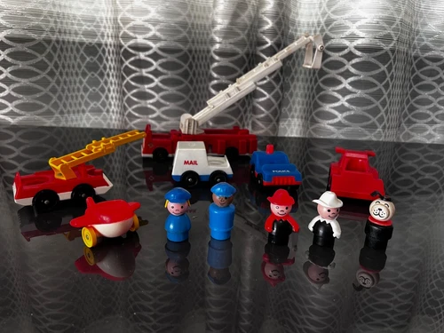 Vintage Fisher Price Little People BIG Fire Truck 0346 Ladder Firemen Dog Police