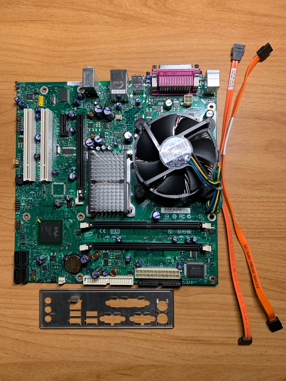 Fichier:Intel D945GCCR Socket 775.png - Wikipédia