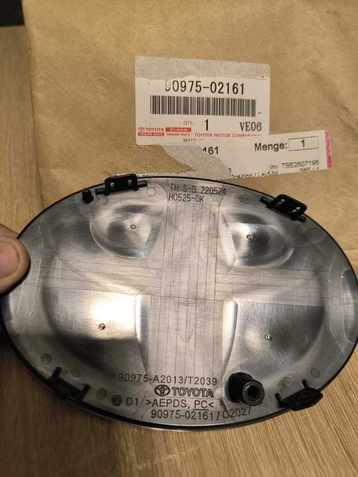 Toyota 90975-02161 C-HR Corolla Cross Emblème Orgine OEM Occasion  - Photo 2/2