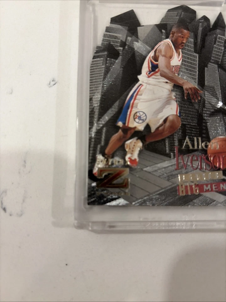 Allen Iverson RC - 1996-97 SkyBox Z-Force LITTLE BIG MEN Die-Cut Rookie Foto 3 de 4