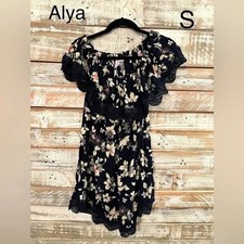 Alya Womens floral/blue dress S