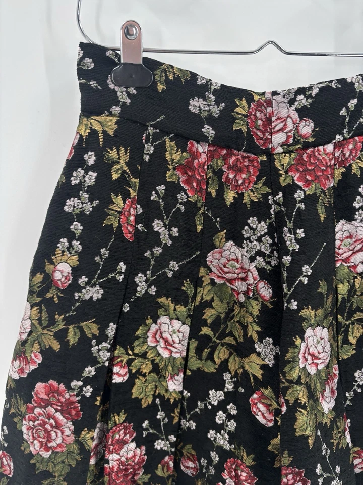 Nuevo con etiquetas Pantalones Cortos Dolce & Gabbana Mujer 42 Negro Floral Plisado Bolsillo Jacquard tiro alto Foto 4 de 4