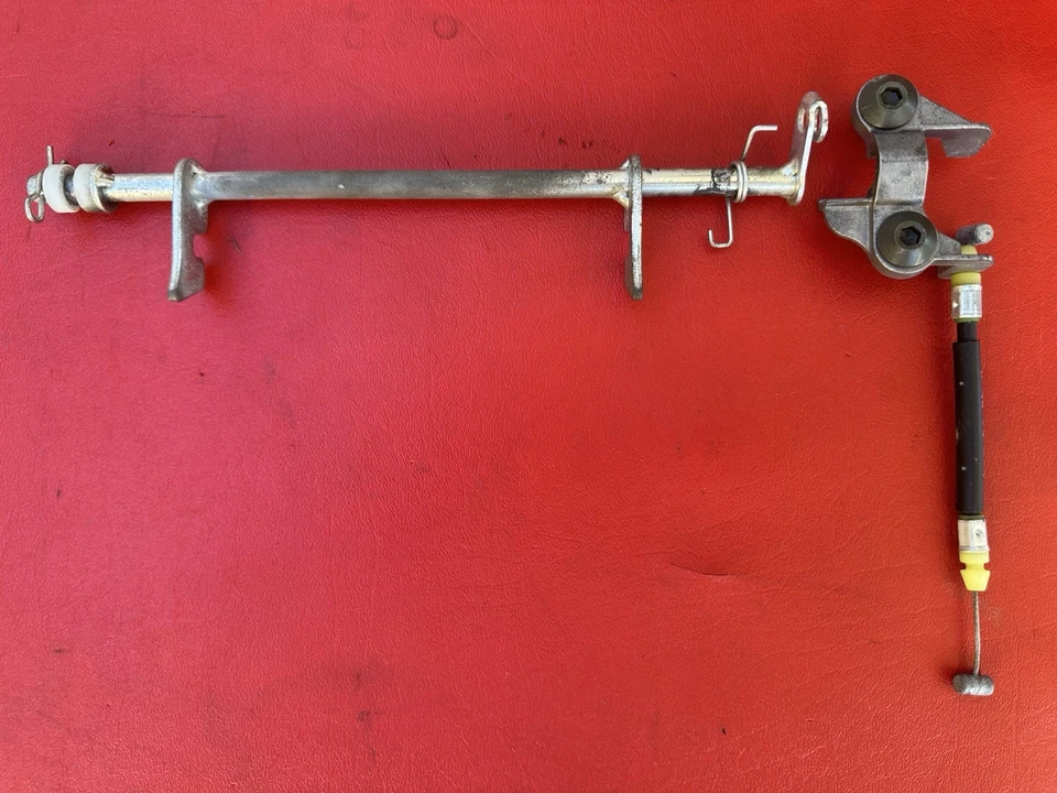 Yamaha Yzf R6 2006 2007 OEM asiento trasero pasajero cierre mecanismo de montaje Foto 2 de 4