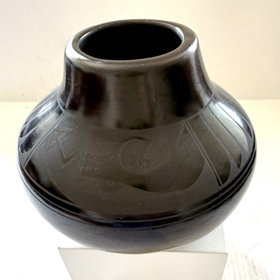 Adakai Navajo Southwest Black Pottery Vessel Pot Signed 7 x 6 in VTG EUC