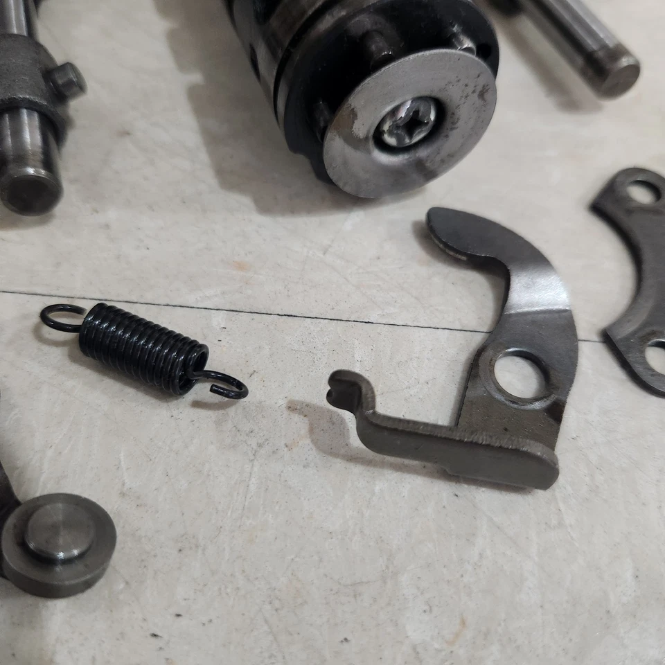 Kawasaki KX80 1982-1984 genuino OEM transmisión comp horquillas ejes de tambor Foto 3 de 4