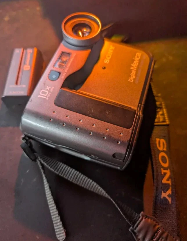 Sony Mavica MVC-FD73 Digital Camera 0.4MP – Tested + Floppy Disk - Image 2 of 4