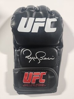 ROYCE GRACIE SIGNED AUTOGRAPHED UFC GLOVE COA BAS BECKETT #WX04948 WITNESSED