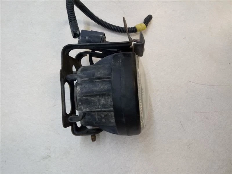 Luz antiniebla Mitsubishi Montero Sport 2000 pasajero derecho fabricante original usada probada Foto 3 de 4