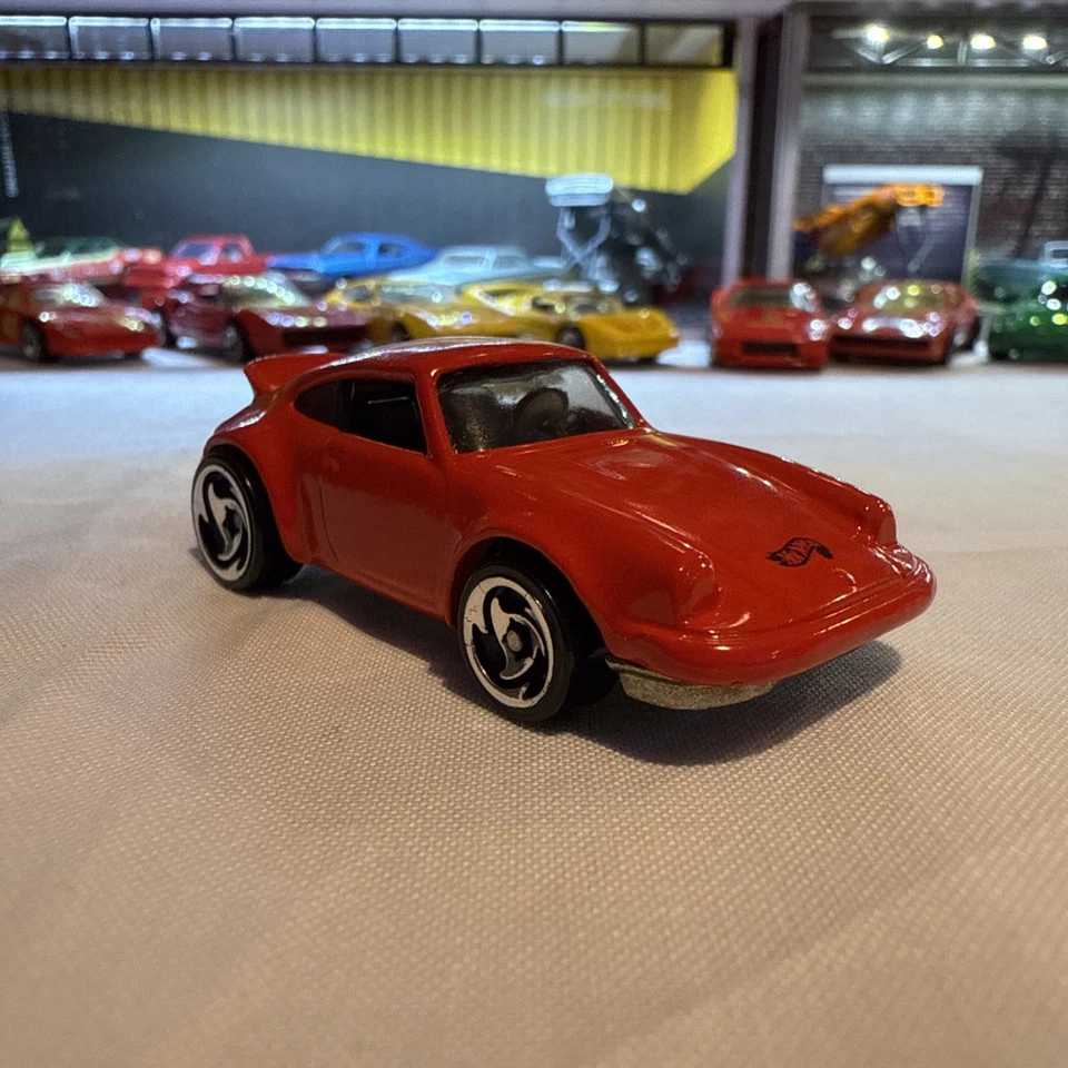Porsche 911 1974 Hot Wheels rojo fundido a presión suelto Foto 4 de 4
