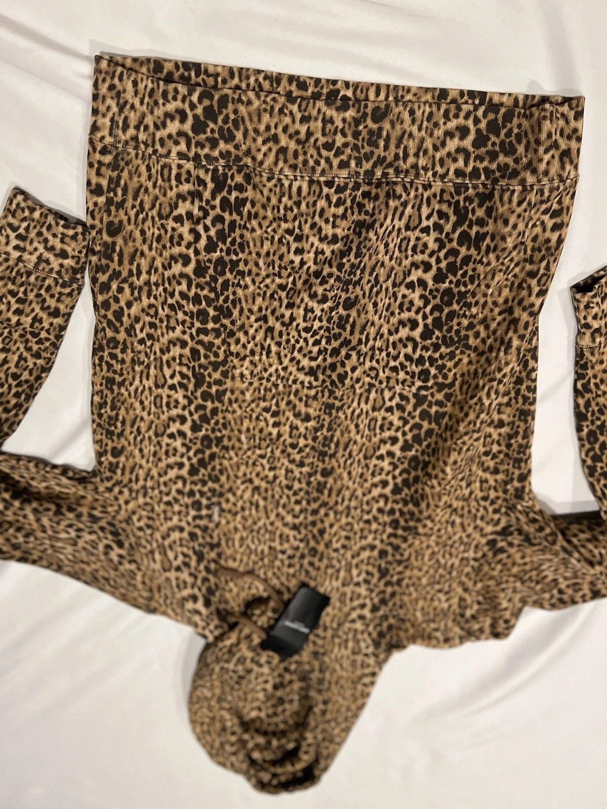 SAINT LAURENT (YSL) Felpa con cappuccio da uomo stampa leopardata Saint Laurent. S. $1090