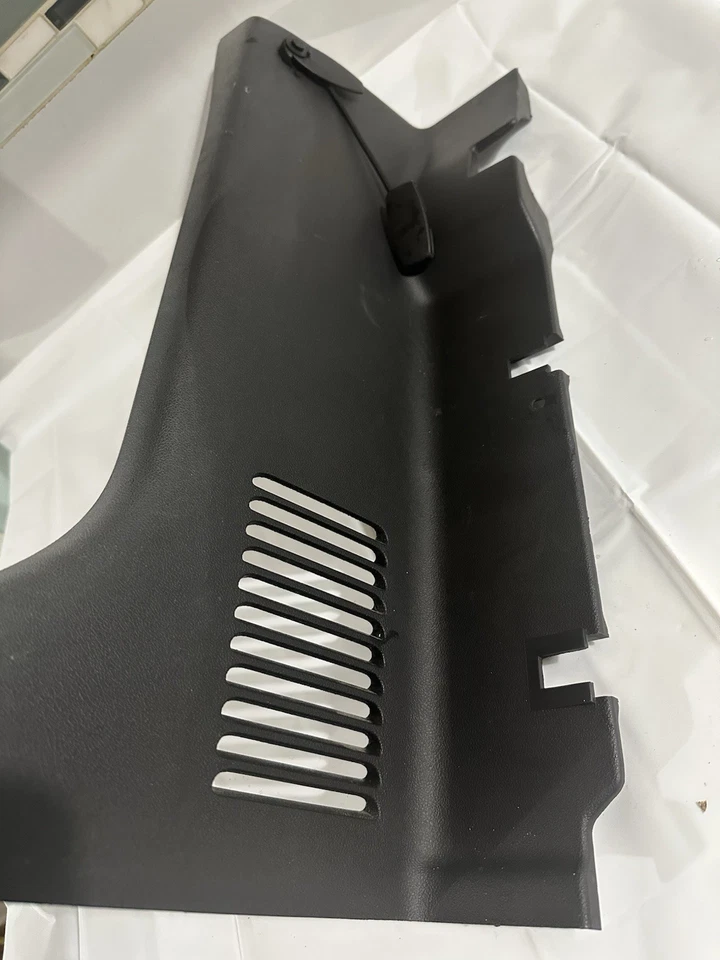 GMC Canyon RT 2011 cabina panel interior trasero inferior  Foto 2 de 3