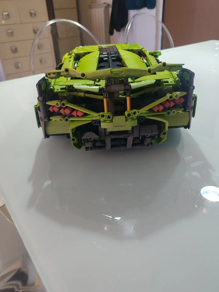 LEGO Technic 42115 Lamborghini Sián FKP 37, foto 2 di 5