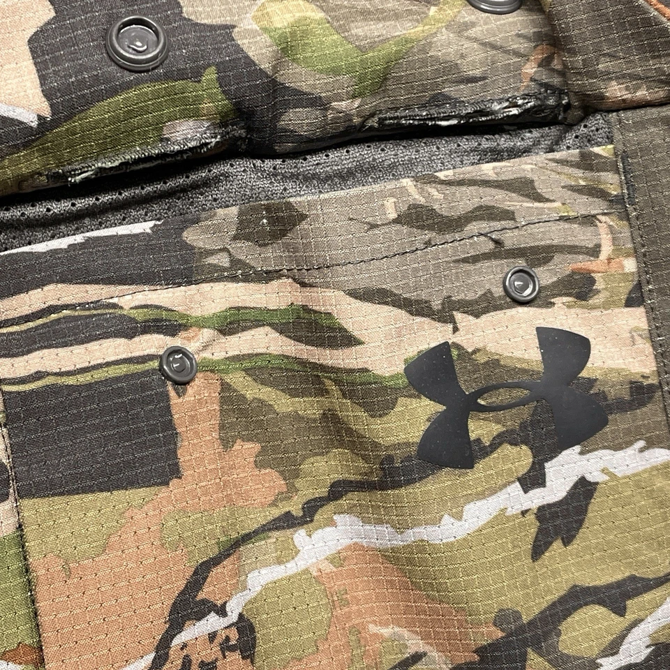 Under Armour Mens Small Button Down ArmourVent Camo Field Heatgear Loose Fit EUC - Image 3 of 4