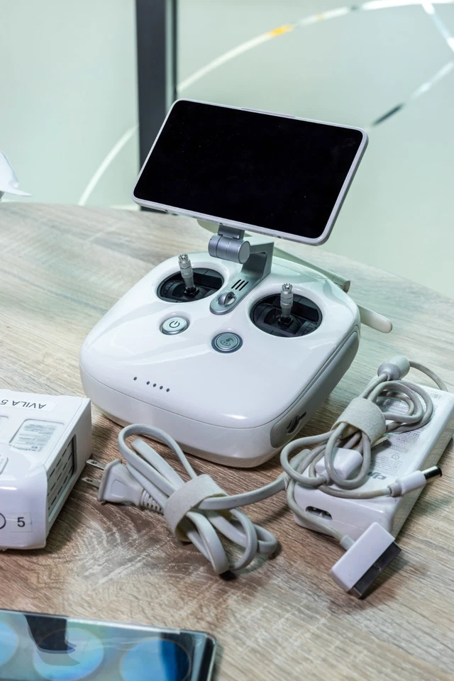 DJI Phantom 4 Pro + Quadcopter Drone with 4K60 Gimbal-Stabilized 20MP Camera - Image 4 of 4