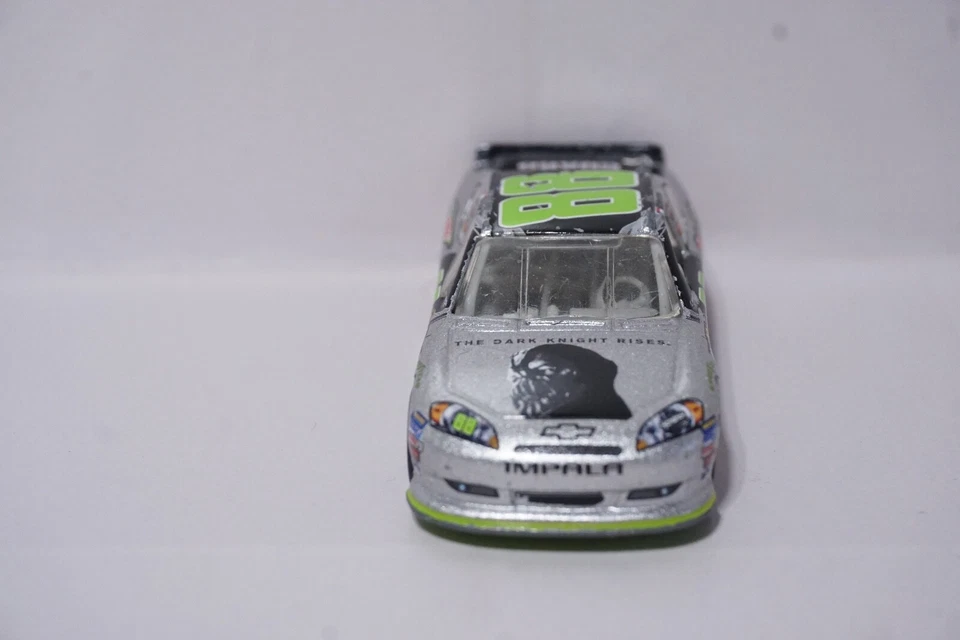 LEER SUELTO Dale Earnhardt Jr The Dark Knight Rises 1/64 Diecast modelo NASCAR Foto 2 de 4